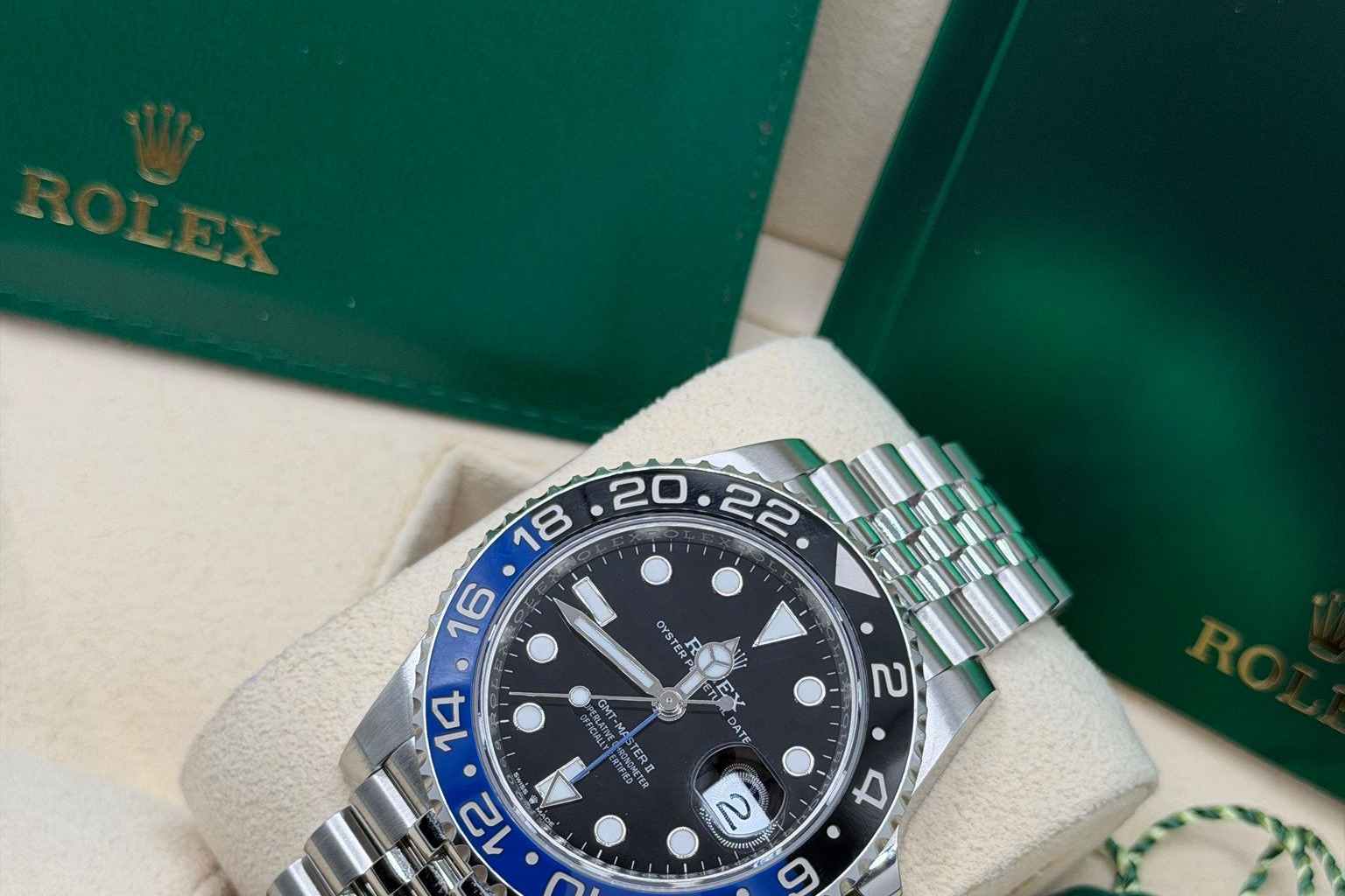 Luxury watch Joey can source